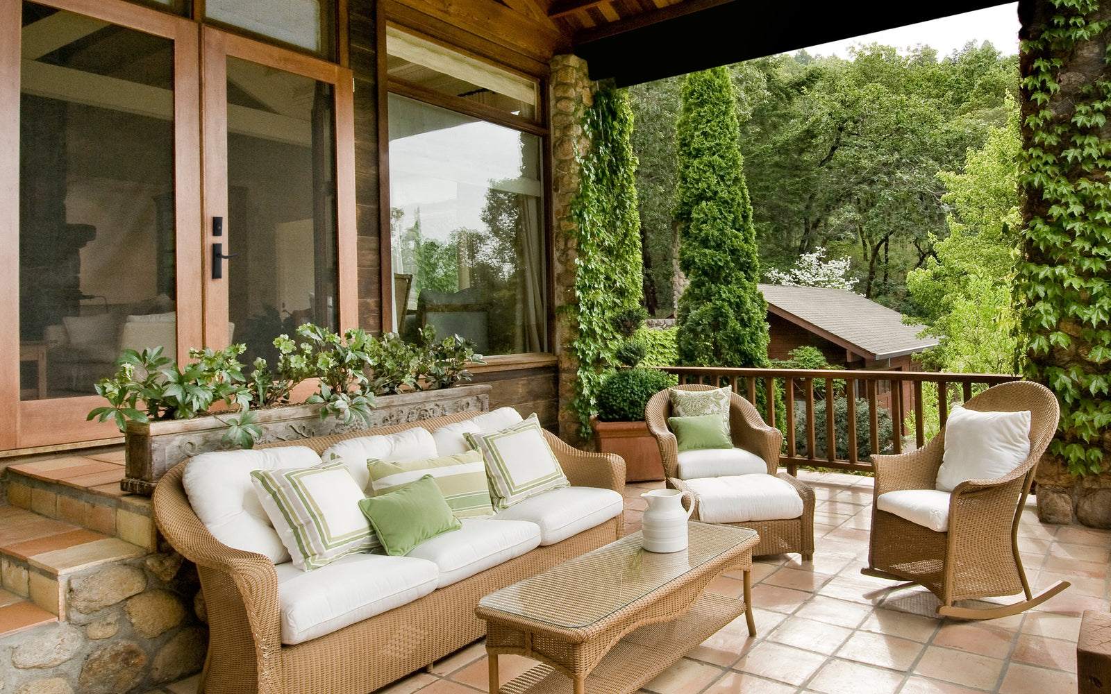 cozy back covered patio