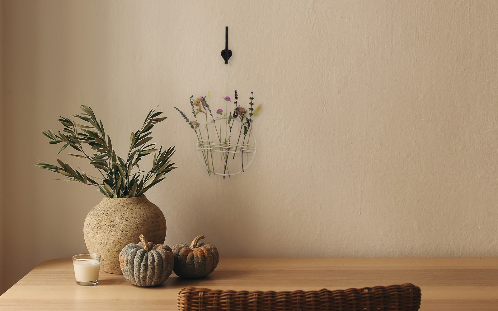 DIY Flower Hoop Décor: A Beautiful Way to Repurpose Dried Flowers